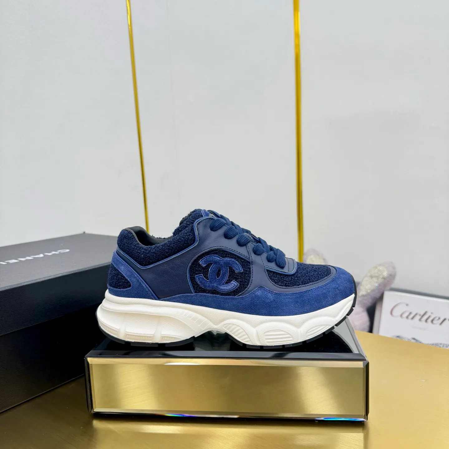 p700🐮🐮Upgraded version, upgraded version, upgraded version! No rebuttal accepted! ! ! ! Chanel Chanel dad shoes, couples' model for men and women - 2025 top casual sneakers in the counter. This classic design; the upper is electro-embroidered with various techniques; ❷The inner lining is made of: original Yangli + net ❸The outsole is based on: the original TPU combination outsole. The full set of boutique packaging for women 35–41
